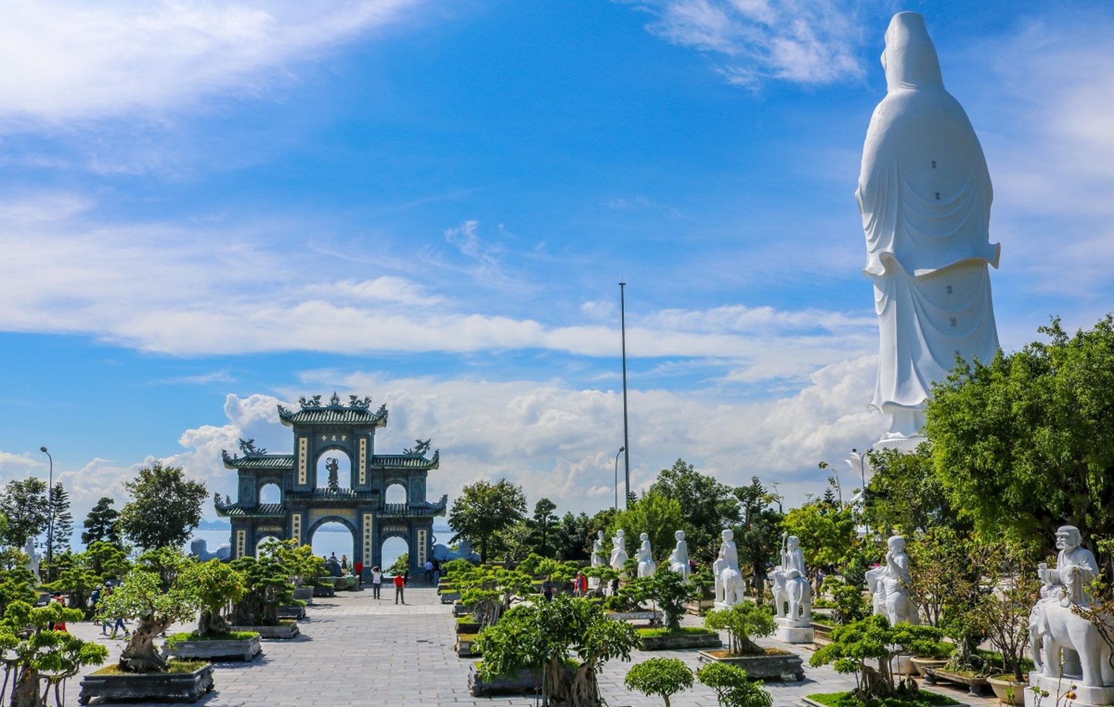 Da Nang: Lady Buddha & Marble Mountains Sunrise Tour